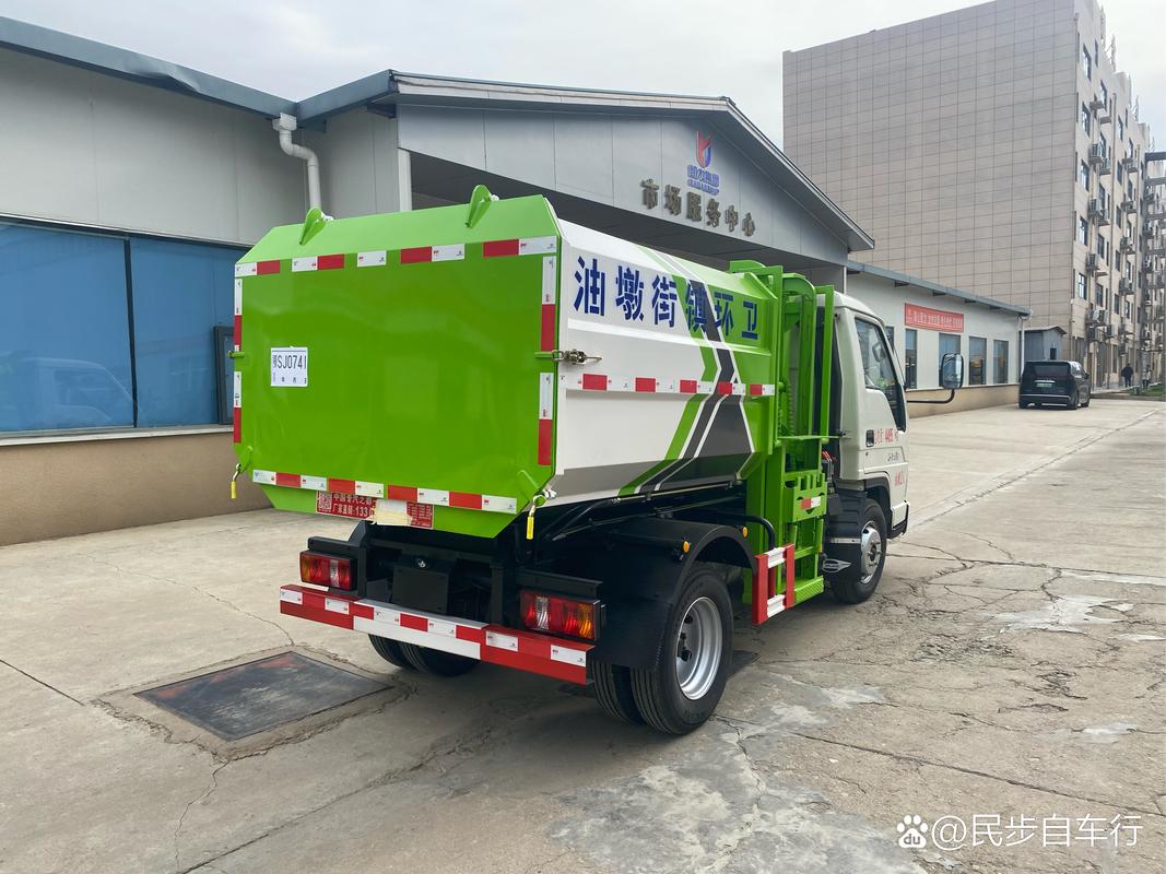 掛桶式垃圾車，高效便捷的城市環衛解決方案